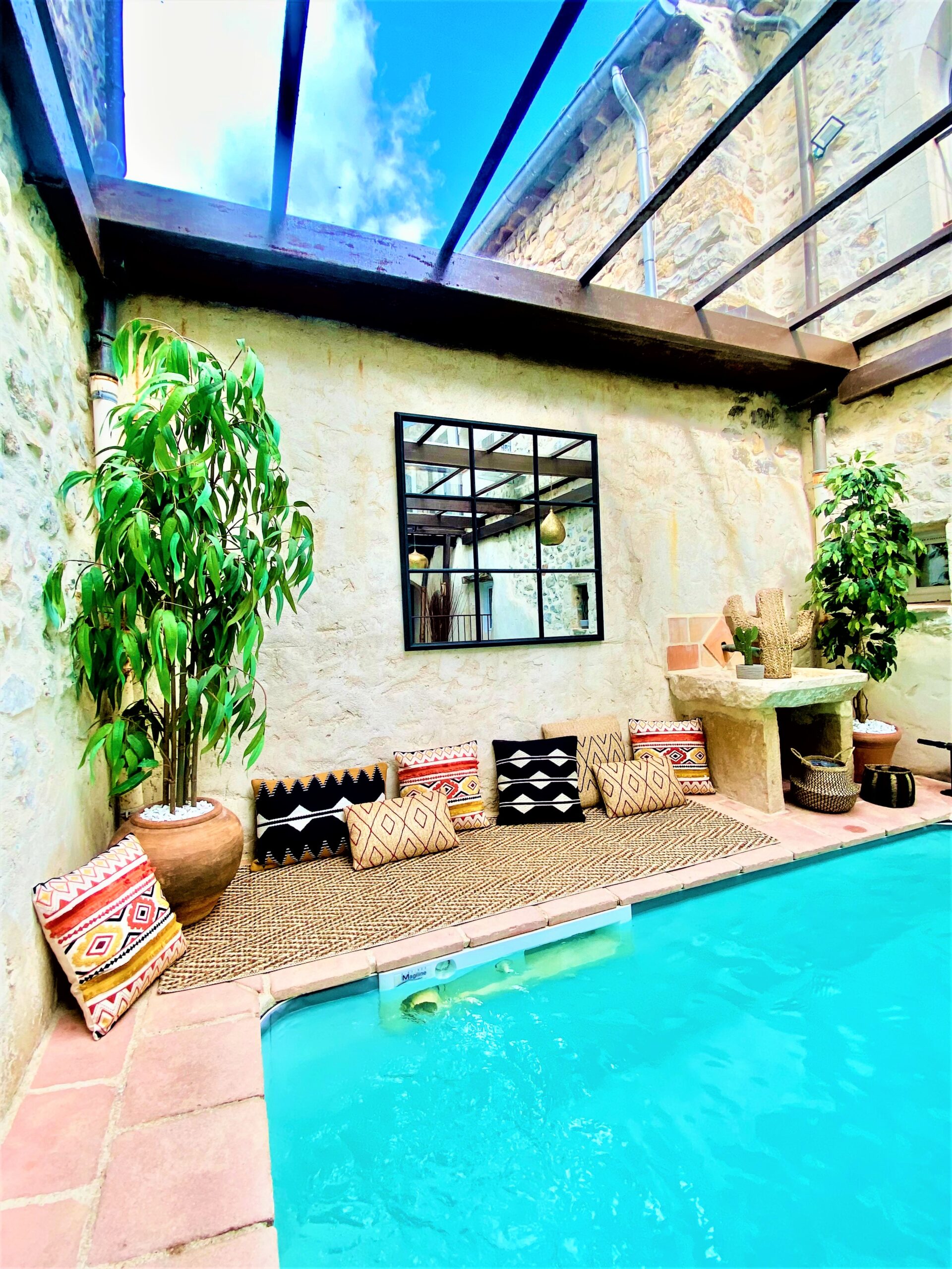 Gîte de groupe de charme avec piscine couverte et chauffée Vallon Pont d'Arc | Bastide Saint Martin 4 étoiles