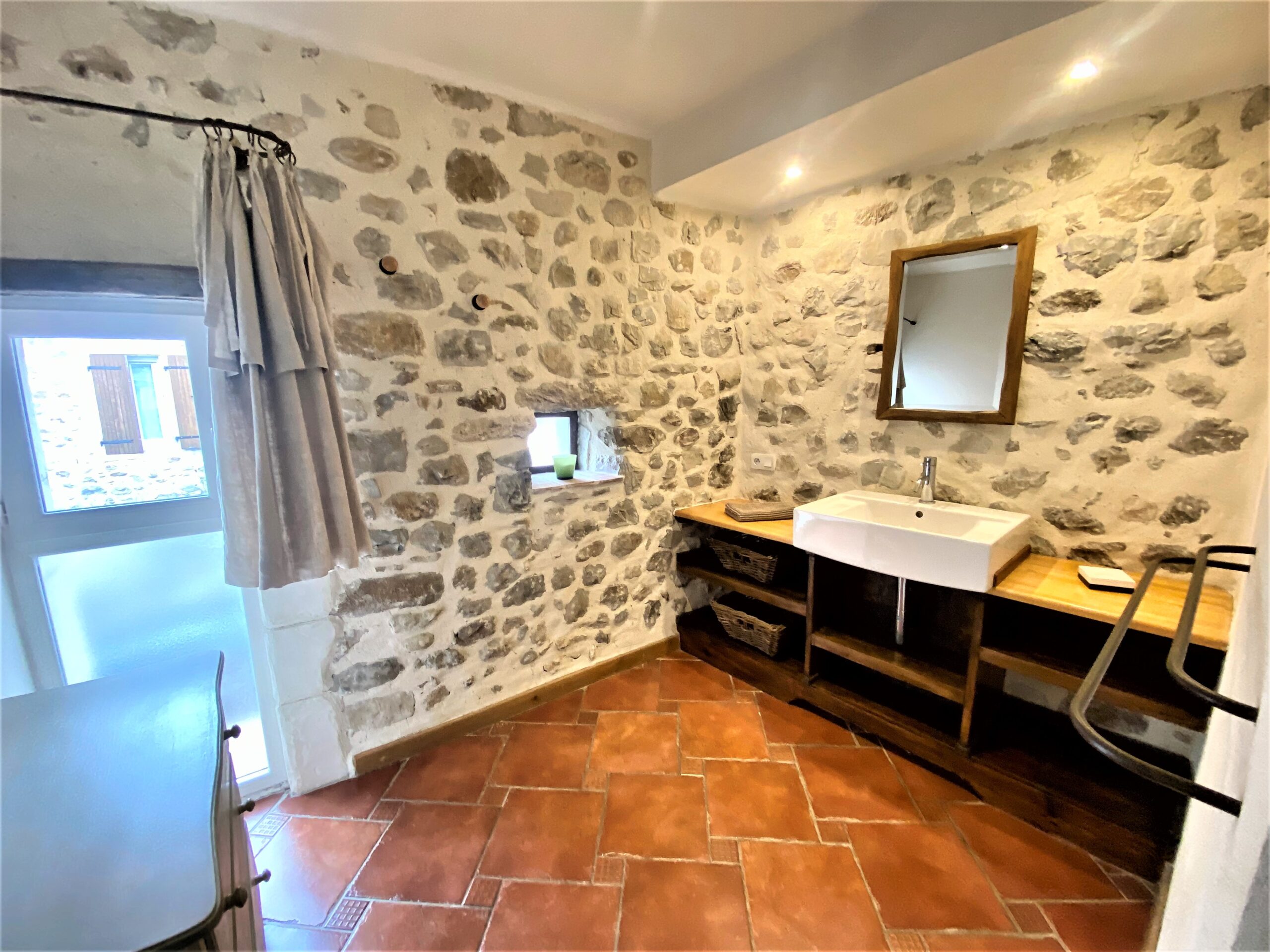 gîte de groupe de charme 18 personnes grand confort piscine couverte chauffée Ardeche | Gîtes Bastide Saint Martin Vallon Pont d'Arc Gorges de l'Ardèche canoé randonnées