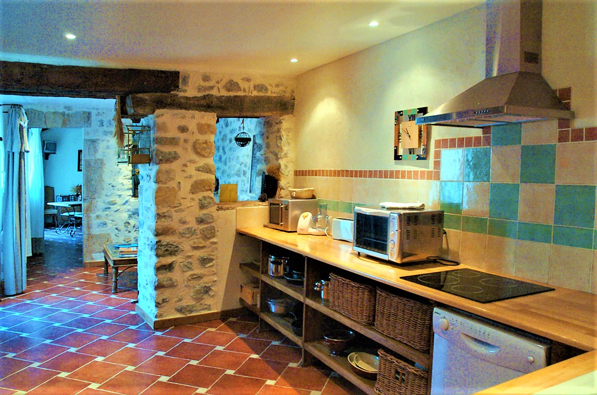 gîte de groupe de charme 18 personnes grand confort piscine couverte chauffée Ardeche | Gîtes Bastide Saint Martin Vallon Pont d'Arc Gorges de l'Ardèche canoé randonnées