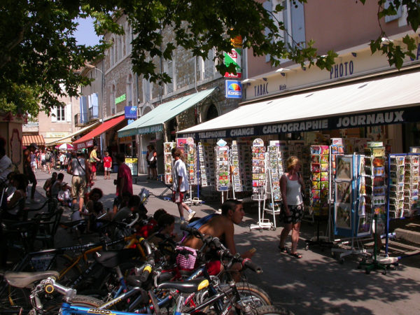 Le marché hebdomadaire de Vallon Pont d'Arc